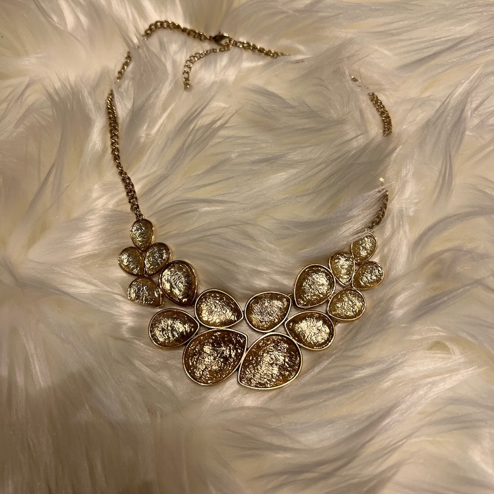 Stunning teardrops statement necklace